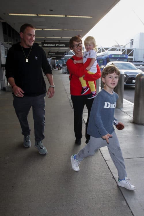  Alanis Morissette and husband Souleye arrive at LAX airport with their two kids Onyx and Ever on April 18, 2018