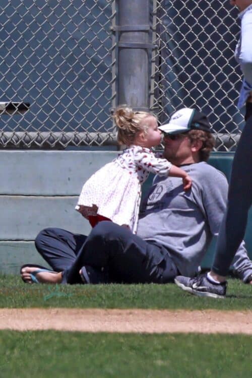 Bradley Cooper smooches his daughter Lea