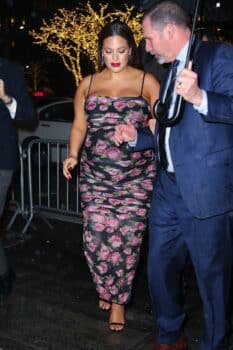 Pregnant Ashley Graham promotes her new Vogue cover at The Tonight Show Starring Jimmy Fallon 4
