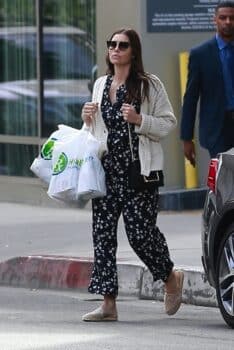 Jessica Biel has her hands full as she leaves Health Mart