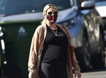 Pregnant Emma Roberts f