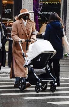 Gigi Hadid out in NYC shopping with her daughter