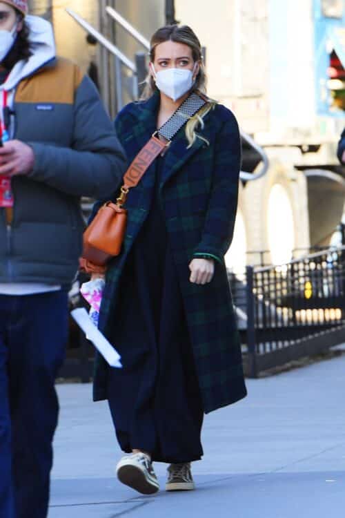  Hilary Duff on the "Younger" set in SoHo 