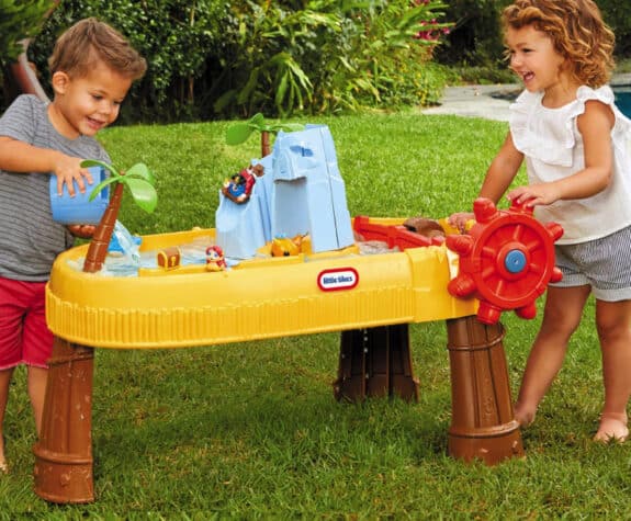 Little Tikes Island Wavemaker Water Table