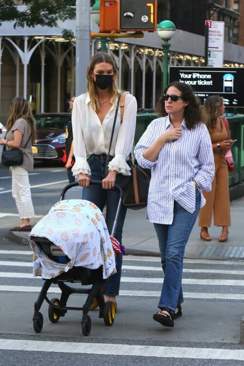 Karlie Kloss makes her way back to her NYC apartment with her son september 10 2021