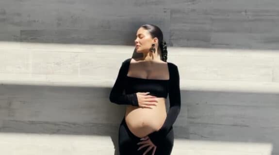 Kylie Jenner pregnant announcement