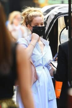 Pregnant Jennifer Lawrence gets lunch at the Mark Hotel october 2021