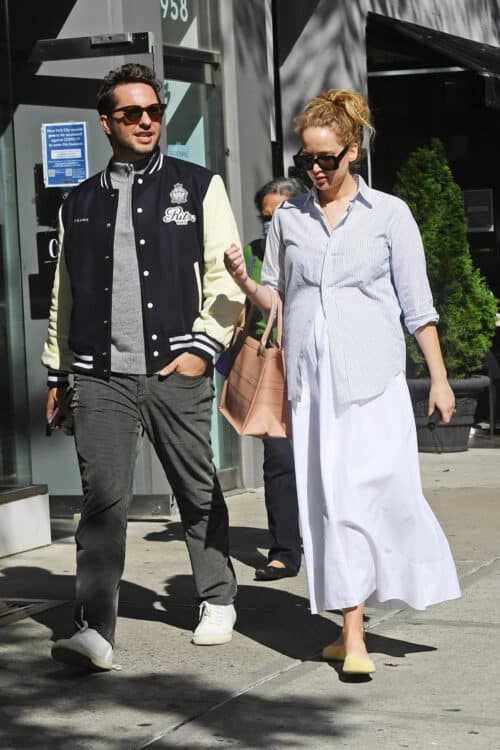 Pregnant Jennifer Lawrence gets lunch at the Mark Hotel with Derek Blasberg october 2021