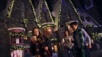 Christmas in The Wizarding World of Harry Potter universal orlando fl