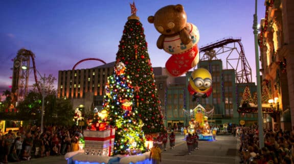 Universals Holiday Parade featuring Macys at universal orlando