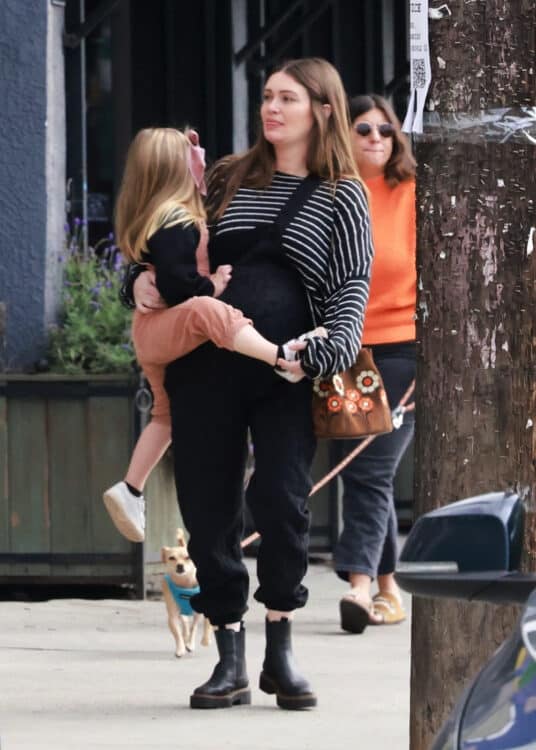Aaron Paul and pregnant wife Lauren Parsekian take their daughter out to lunch