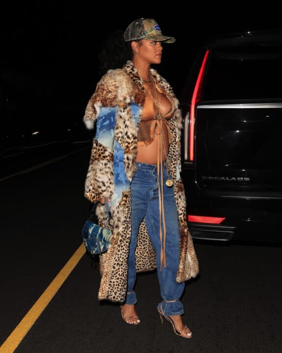  Rihanna shows off her belly bump while out to late night dinner at Giorgio Baldi in Santa Monica, CA 