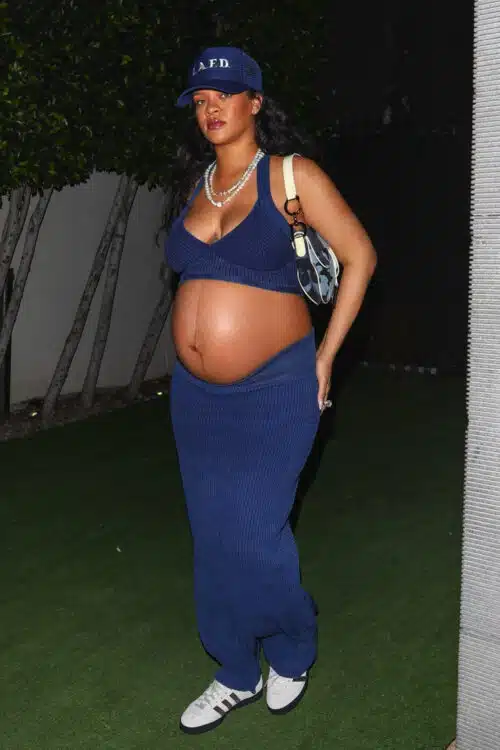 Pregnant Rihanna Is Beautiful In Blue in LA nobu