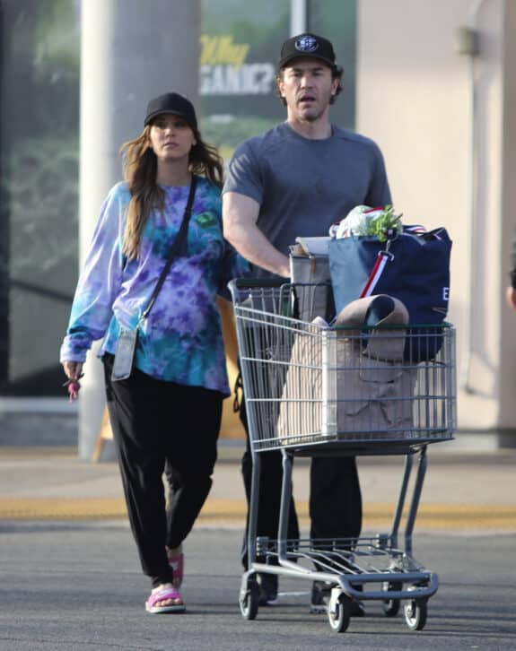 Pregnant Kaley Cuoco and her partner Tom Pelphrey grocery shopping in LA