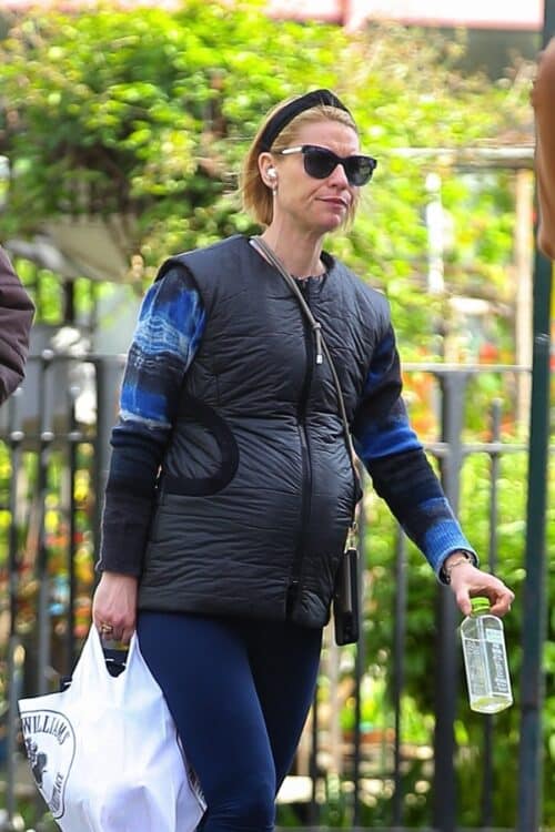 Pregnant Claire Danes carries a grocery bag in NYC
