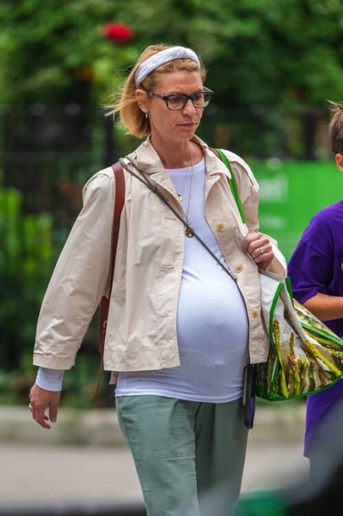 Pregnant actress Claire Danes and her son Cyrus were spotted strolling through New York streets