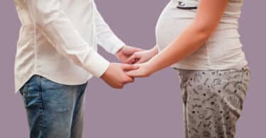 Parents are pregnant while waiting for the child to be hold hands