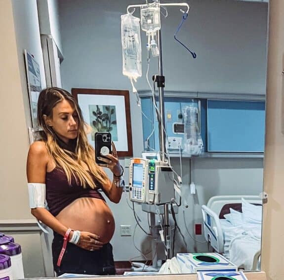 Pregnant Jana kramer hospitalized in Florida