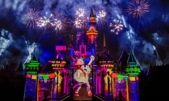 Together Forever – A Pixar Nighttime Spectacular disneyland