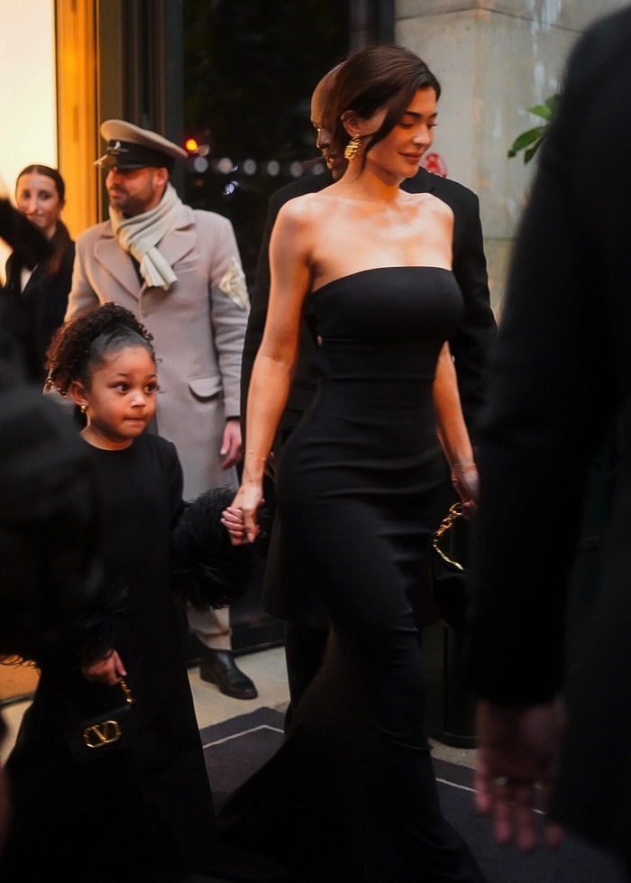 Beautiful in Black! Kylie Jenner And Daughter Stormi Match In Paris