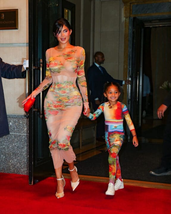 Kylie Jenner looks amazing as she exits the Ritz-Carlton Hotel with her daughter Stormi