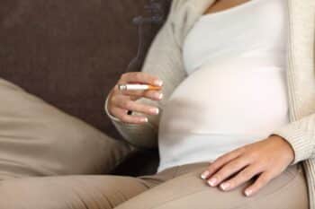 pregnant woman smoking