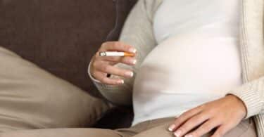 pregnant woman smoking