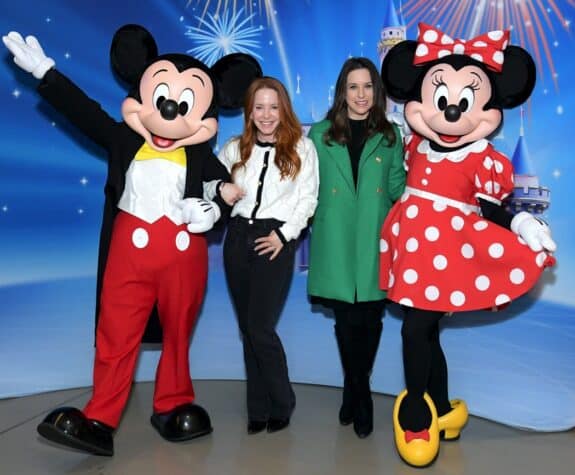 Amy Davidson and Lacey Chabert at Disney On Ice presents Magic In The Stars
