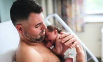 dad doing skin to skin