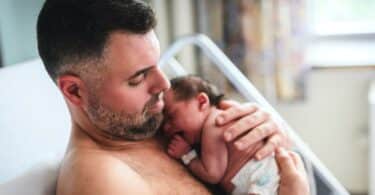 dad doing skin to skin