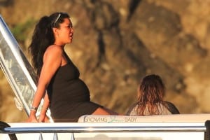 A pregnant Kimora Lee Simmons  vacations in St
