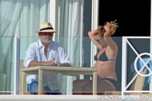 A very pregnant Kayte Grammer on vacation with husband Kelsey
