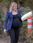 Heavily pregnant Kristen Bell seen on the set of 'House of Lies' in Los Angeles