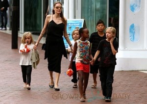 Angelina Jolie at the Sydney Zoo with Pax, Shiloh, Zahara, Knox and Vivian