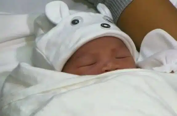 Baby born in car during police pursuit