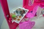 Barbie Sisters Glam Camper 2014 - breakfast bar