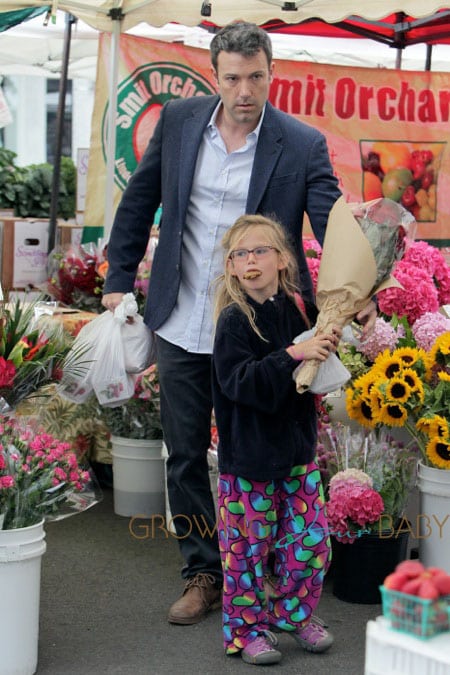 Jennifer Garner and Ben Affleck take their kids to an early morning trip to the local farmers market in Los Angeles