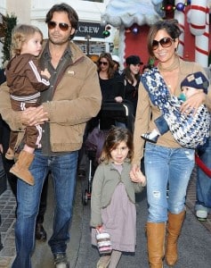 Brooke Burke and David Charvet do some last minute shopping with their kids Heaven and Shaya