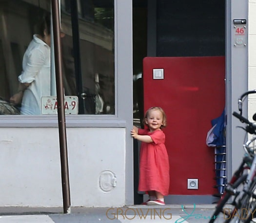 Carla Bruni-Sarkozy and Giulia arrive at home in Paris