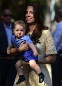 Catherine Duchess of Cambridge with  son Prince George in the Bilby Enclosure at Taronga Zoo