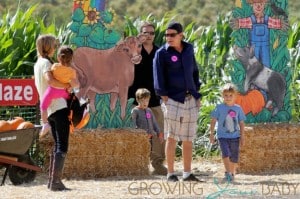 Charlie Sheen & Denise Richards with Eloise and Bob & Max Sheen at the Pumpkin Patch