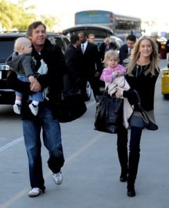 Dennis and kimberly quaid at lax with their twins