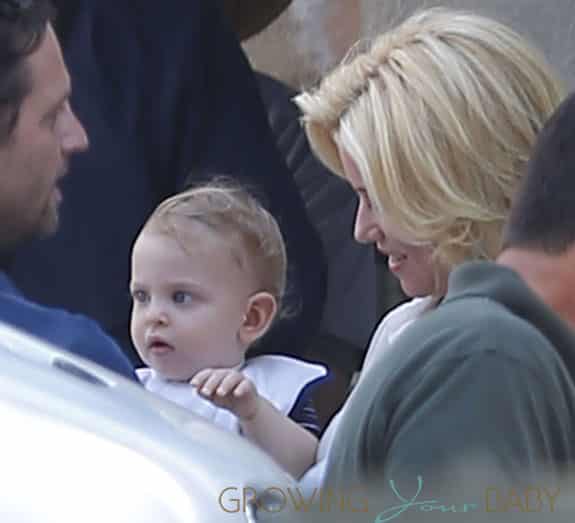 Elizabeth Banks takes her kids, Felix Handelman and her one-year-old Magnus Mitchell to the set of "Love & Mercy" in Beverly Hills, CA