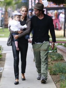 Elizabeth Berkley & husband Greg Lauren take their son Sky to the pumpkin patch