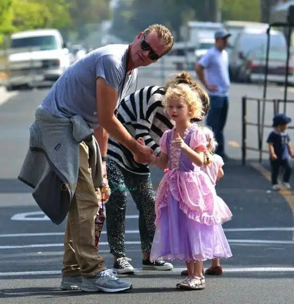 Eric Dane and Rebecca Gayheart at the market with daughters Georgia and Billie