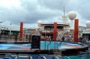 Freedom of the Seas - main pool