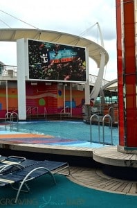Freedom of the Seas - main pool movie screen