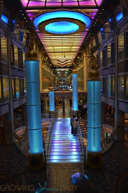 Freedom of the Seas - promenade