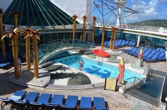 Freedom of the Seas - solarium pool