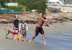 Gavin Rossdale with sons Kingston and Zuma at the beach